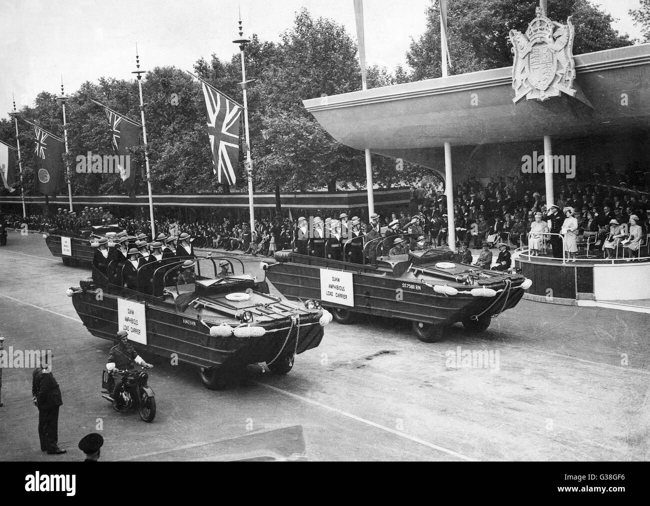 1946 victory parade hi-res stock photography and images - Alamy