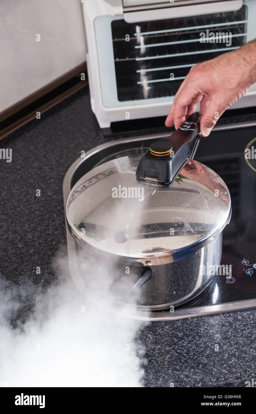 Pressure Cooker High Resolution Stock Photography And Images Alamy