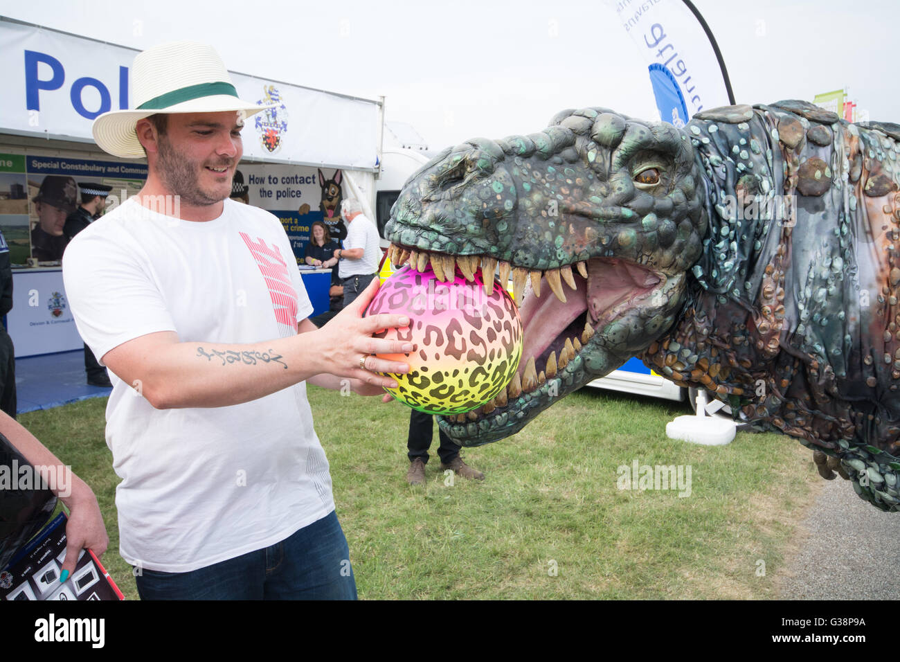 Wadebridge, Cornwall, UK. 9th June 2016. First day of a packed  Royal Cornwall show. Credit:  Simon Maycock/Alamy Live News Stock Photo