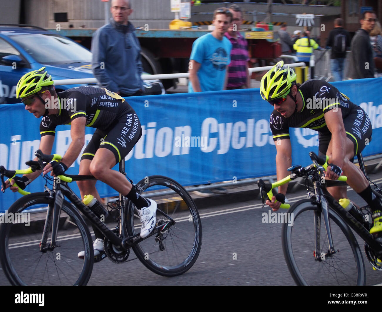 Portsmouth, UK, 09 June 2016. Cyclists from the H R Owen Maserati RT team compete in the final round of the Pearl Izumi Tour Series, held in Portsmouth. The series consists of one hour and five laps of sprint cycle racing around various city circuits in the UK. Credit:  simon evans/Alamy Live News Stock Photo