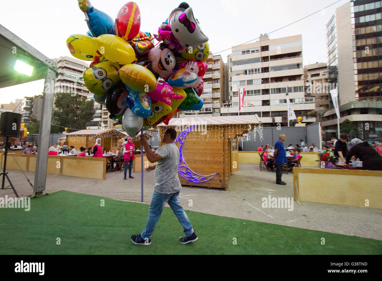 Beirut, Lebanon. 9th June, 2016. A man carries balloons as Muslim families prepare to end their daily Ramadan fast at sunset for the evening meal known as 'Iftar' at the purposely built Ramadan Village in Beirut Credit:  amer ghazzal/Alamy Live News Stock Photo