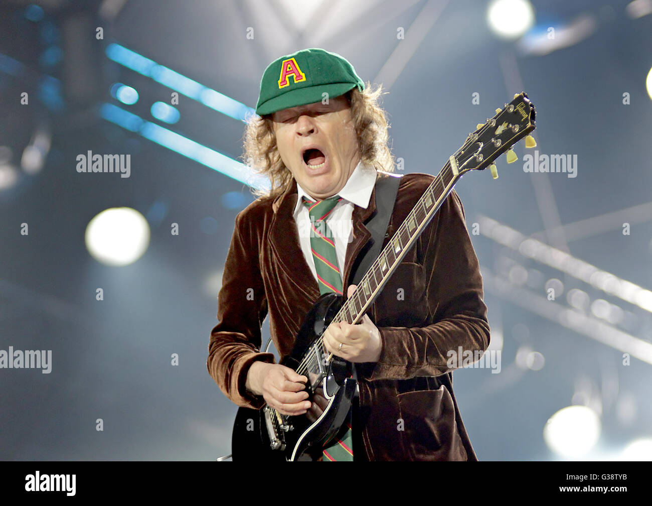 Angus young ac dc performing hi-res stock photography and images - Alamy