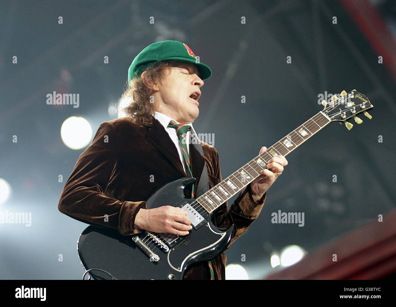 Angus young ac dc hi-res stock photography and images - Alamy