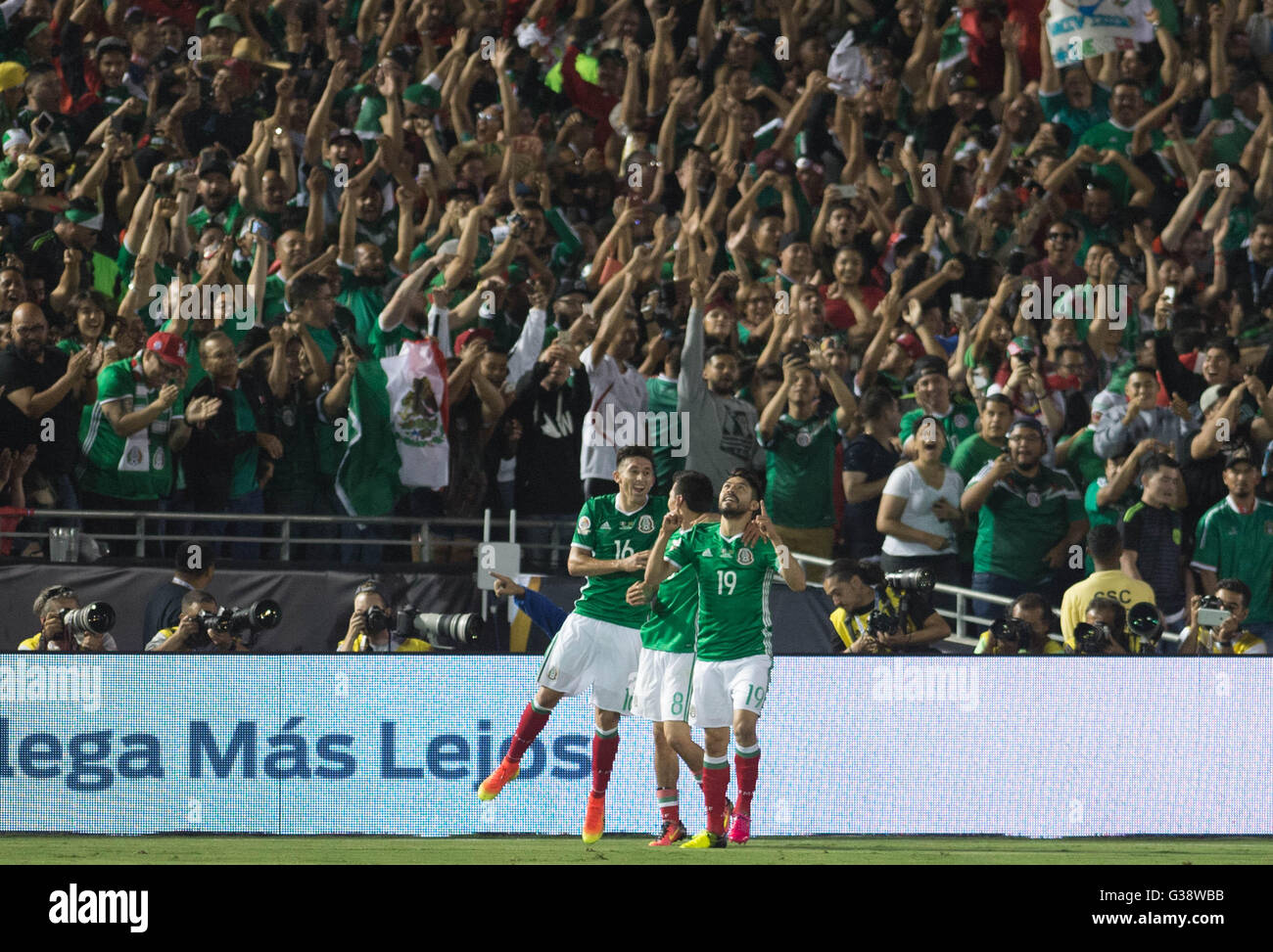 Pasadena, USA. 9th June, 2016. Mexico's Oribe Peralta (R) celebrates after scoring during the Copa America Centenario tournament Group C football match between Mexico and Jamaica in Pasadena, California, the United States, on June 9, 2016. Credit:  Yang Lei/Xinhua/Alamy Live News Stock Photo