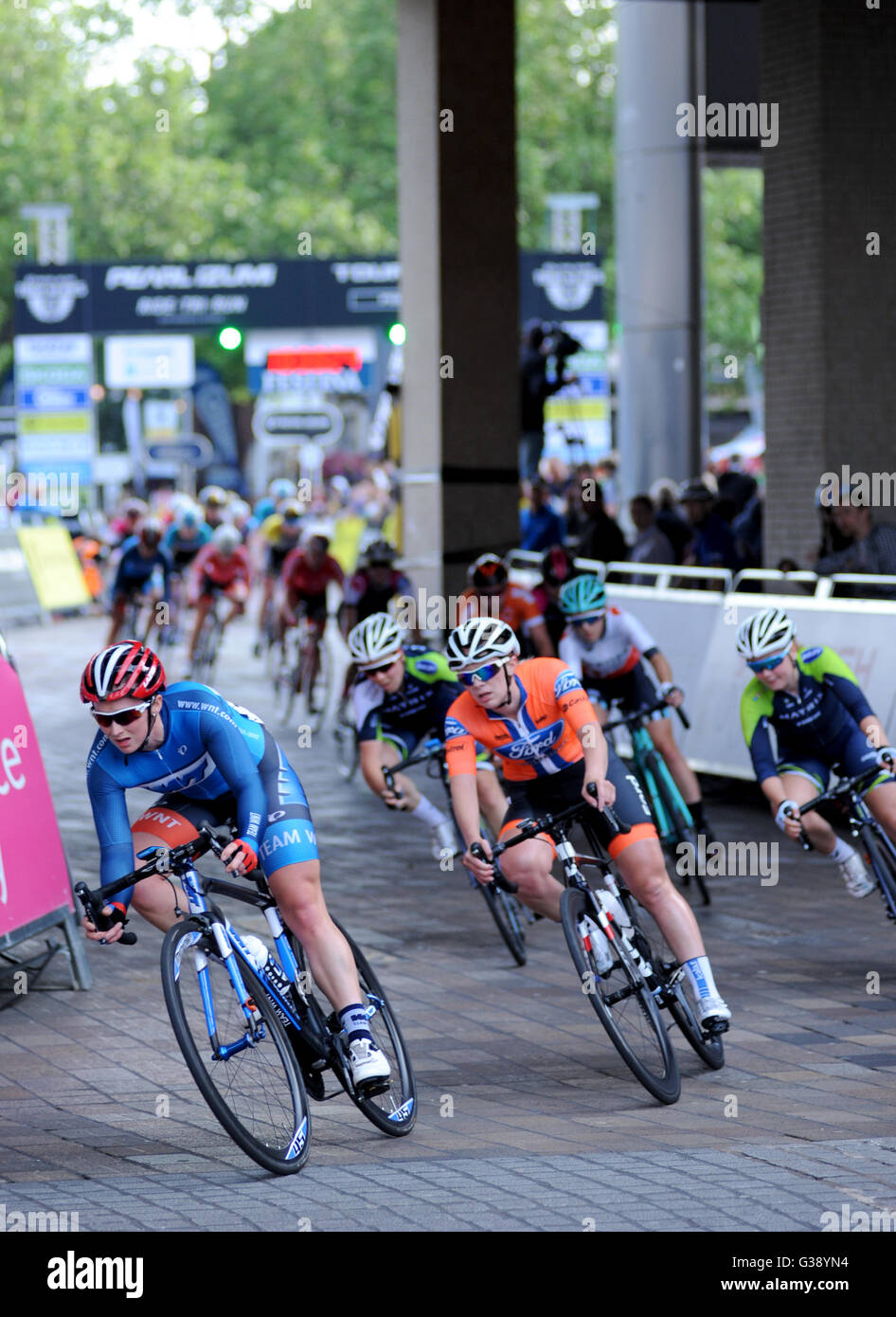 Portsmouth, Hampshire, UK, 9th June 2016. Women's Matrix Fitness Grand Prix Round 6. Jo Tindley of Team WNT leads the peloton out of the Guildhall Square in the centre of Portsmouth. Credit:  David Partridge/Alamy Live News Stock Photo