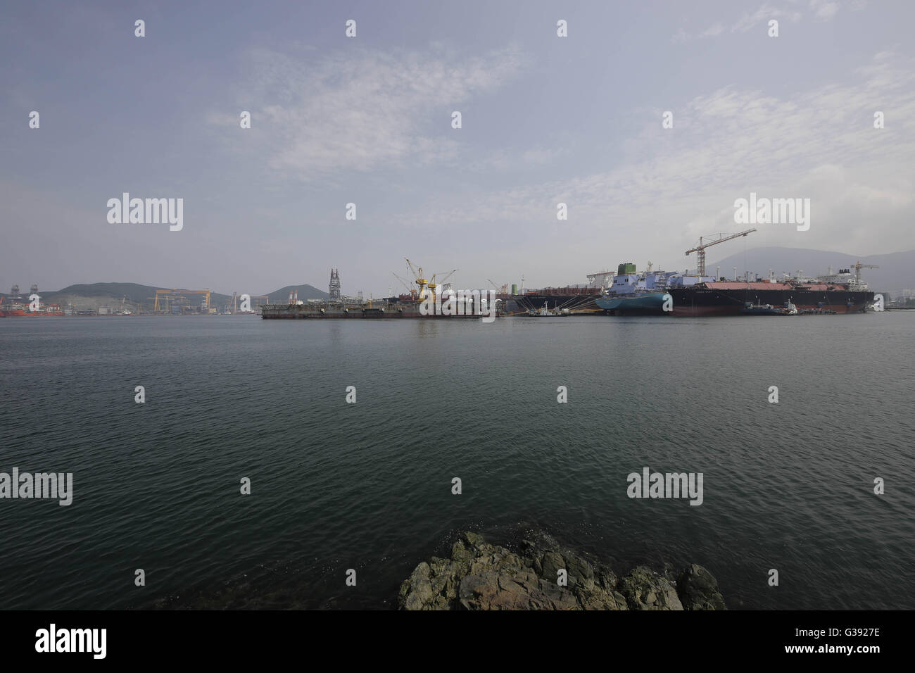 Geoje, Gyeongnam, South Korea. 7th June, 2016. View of DSME Shipbuilding yard in Geoje, South Korea. Shipbuilding has been central to South Korea's economy since the 1970s. Ships accounted for 8.5 percent of the country's total exports through June 20 of October 2015, according to the trade ministry. After more than a decade of global dominance, South Korea's shipbuilders face an unprecedented crisis that threatens the very survival of one of the flagship industries of Asia's fourth largest economy. Major South Korean shipbuilders plan to restructure their operations in earnest amid uncertain Stock Photo