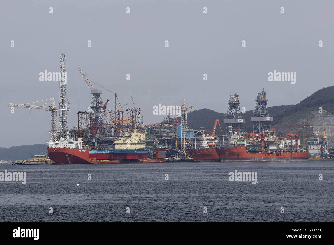 Geoje, Gyeongnam, South Korea. 7th June, 2016. Ships under construction sit moored at the DSME shipyard in Geoje, South Korea. Shipbuilding has been central to South Korea's economy since the 1970s. Ships accounted for 8.5 percent of the country's total exports through June 20 of October 2015, according to the trade ministry. After more than a decade of global dominance, South Korea's shipbuilders face an unprecedented crisis that threatens the very survival of one of the flagship industries of Asia's fourth largest economy. Major South Korean shipbuilders plan to restructure their operations Stock Photo