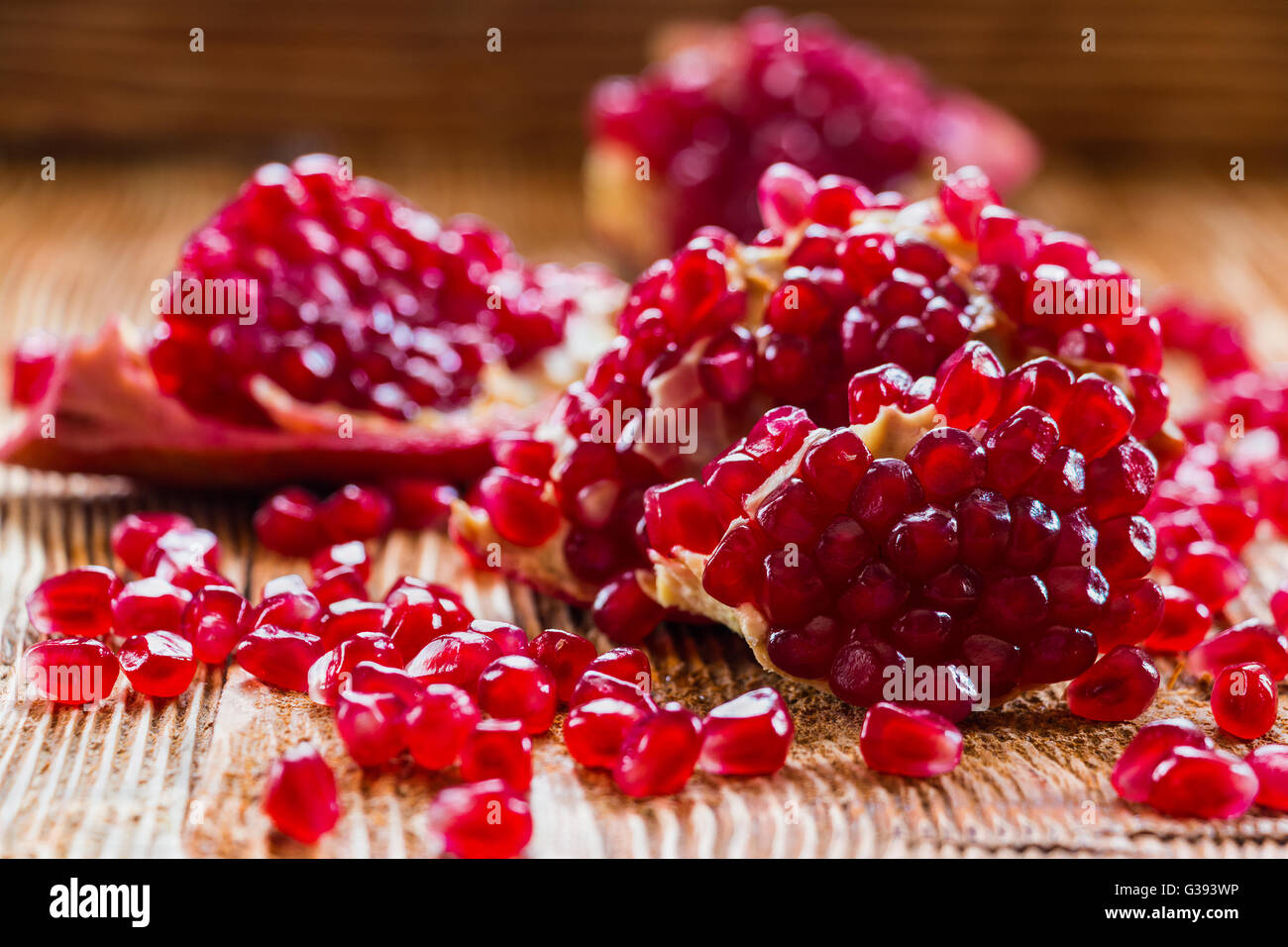 Group cut red pomegranates hi-res stock photography and images - Alamy