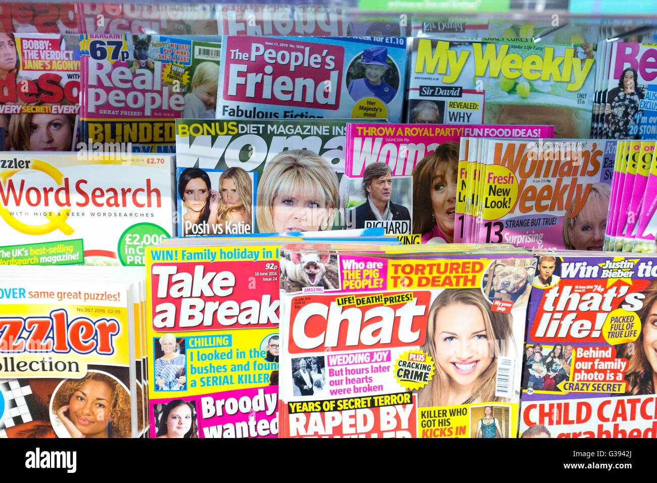 women's magazines on display in a supermarket Stock Photo