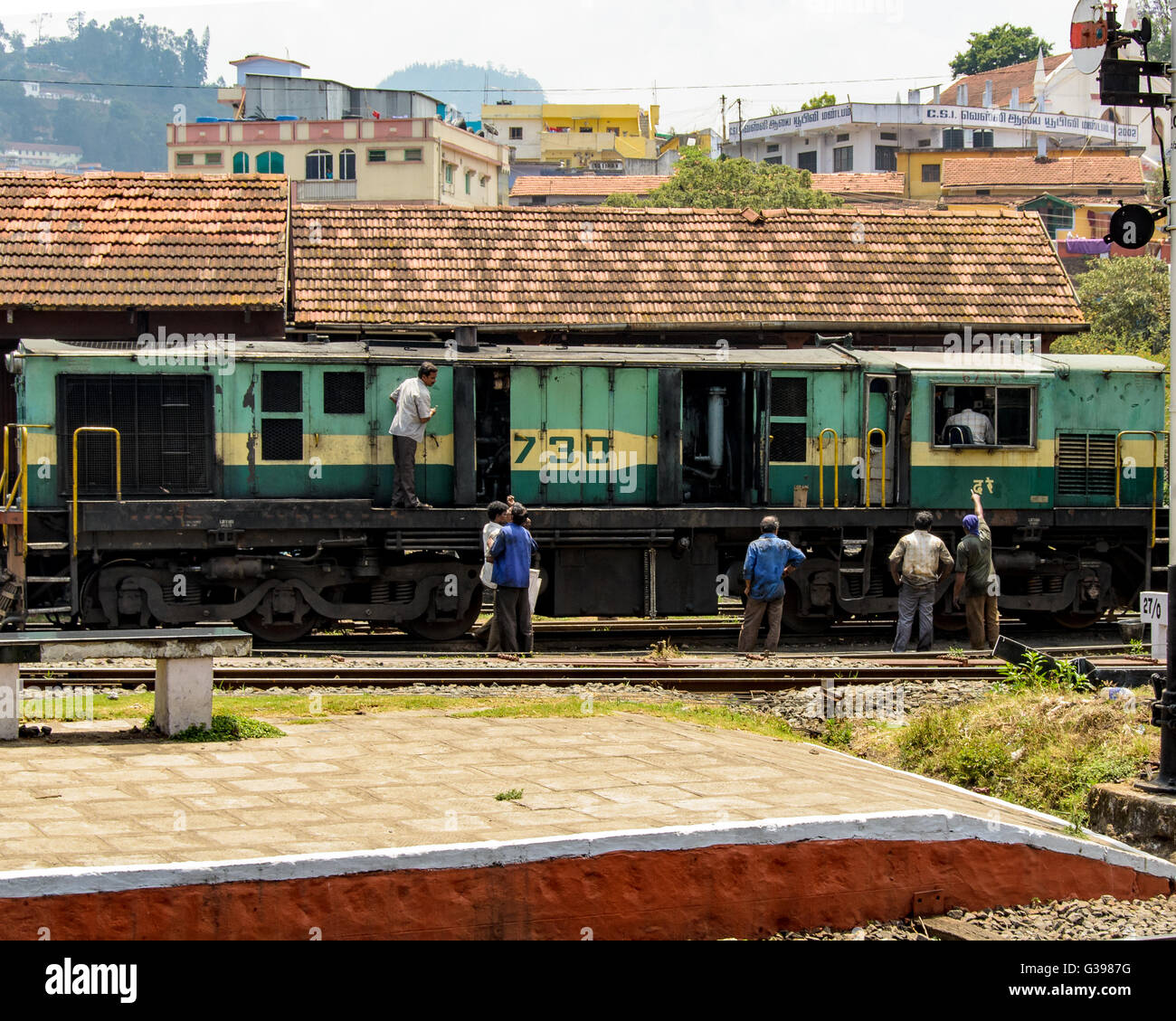 Coonoor railway engine and workers Southern India Stock Photo