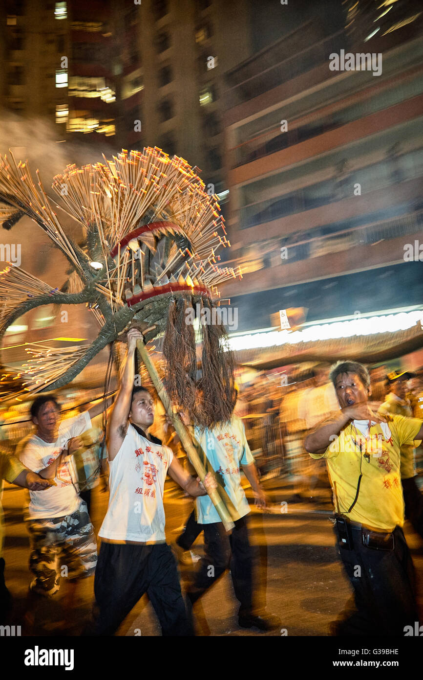Fire dragon dance and hong kong hi-res stock photography and images - Alamy