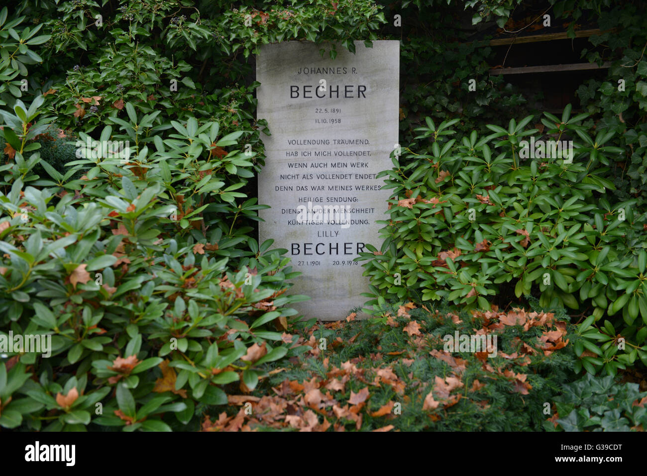 Grab, Johannes R. Becher, Dorotheenstaedtischer Friedhof, Chausseestrasse,  Mitte, Berlin, Deutschland / Dorotheenstädtischer Friedhof Stock Photo -  Alamy