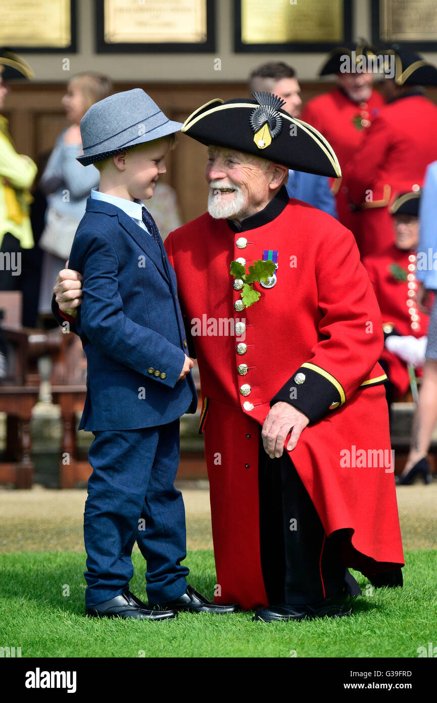 Sergeant Jim Fellows, 87, with grandson Nathaniel Fellows, 6, before the Princess Royal took the salute and reviewed the Chelsea Pensioners during the annual Founder's Day Parade at the Royal Hospital Chelsea, London. Stock Photo