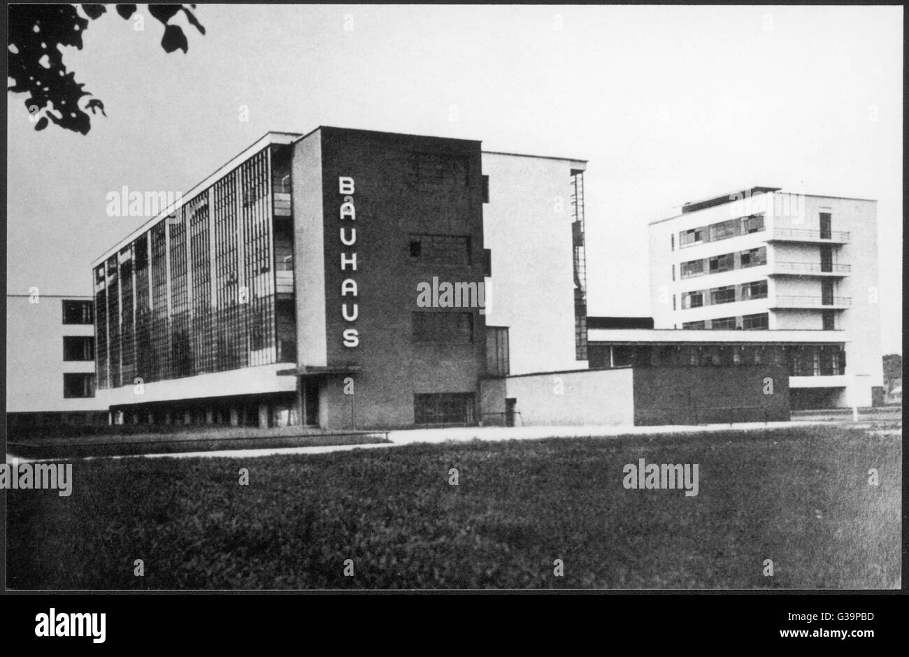 The Bauhaus building in Dessau, manufacturing city in eastern Germany. The building was built in 1925 - 26 by the German architect Walter Gropius. Date: 1930s Stock Photo