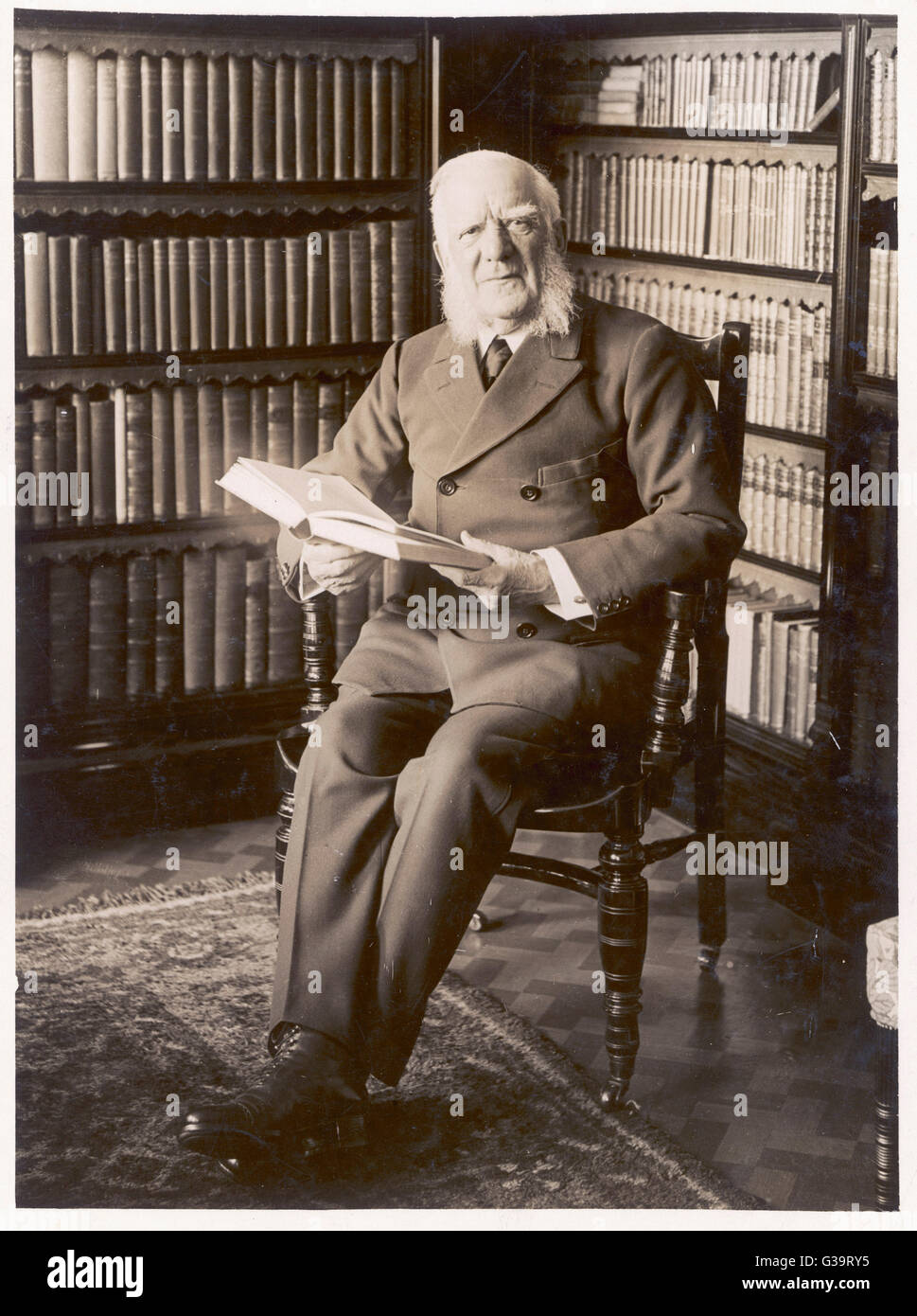 SIR EDWARD GEORGE CLARKE  Statesman and lawyer, reading        Date: 1841 - 1931 Stock Photo