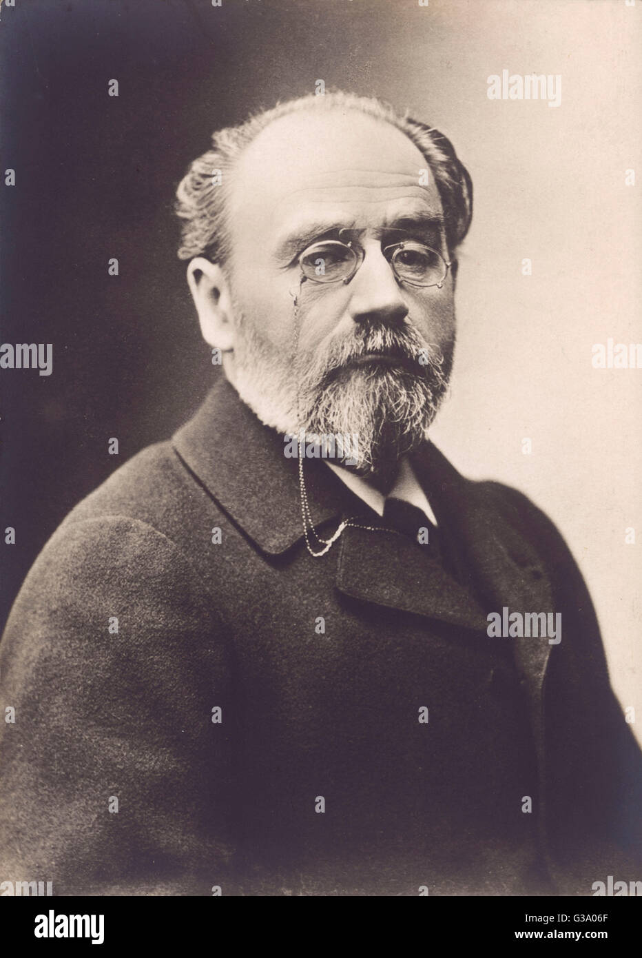 Emile Zola (1840-1902),fotografato a Quimper - Genot (19esimo secolo)