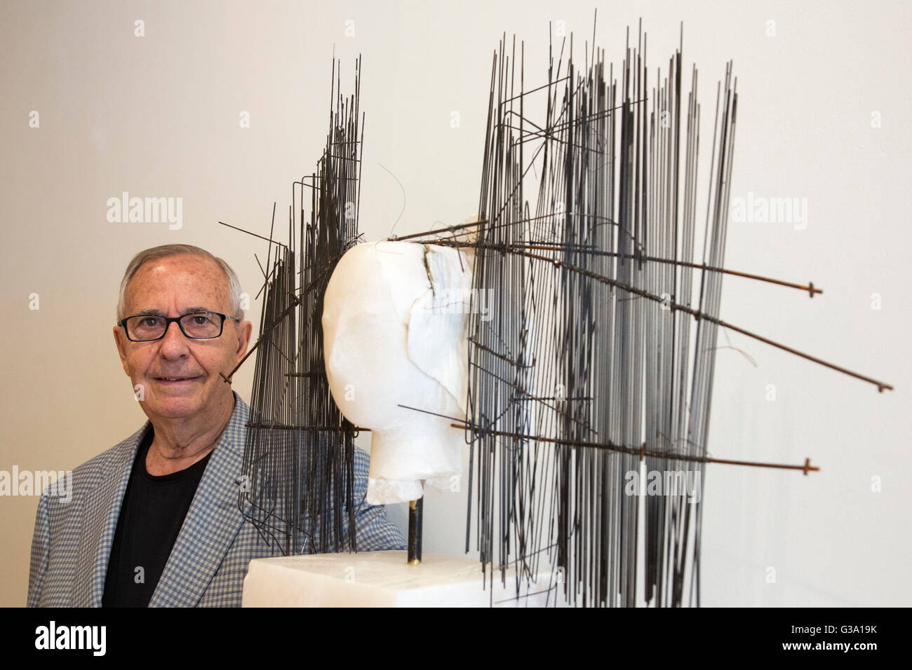 London, UK. 9 June 2016. Pictured: Spanish artist Manolo Valdes at the exhibition with this sculpture Vibraciones, 2016. Marlborough Fine Art present the exhibition Manolo Valdes: Recent Work, Paintings & Sculptures from 10 June to 16 July 2016. Stock Photo