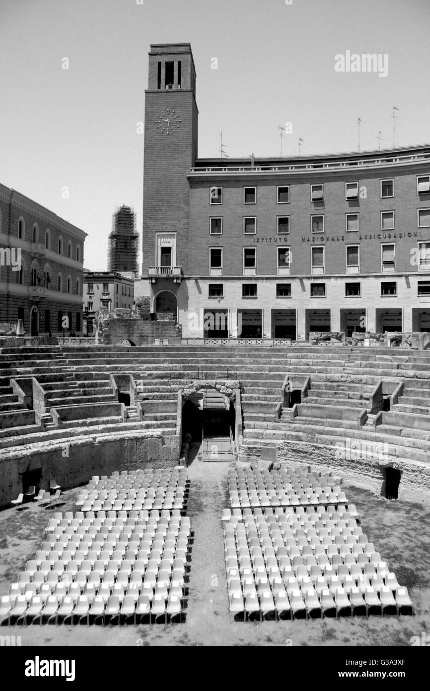 Roman amphitheatre exterior Black and White Stock Photos & Images - Alamy