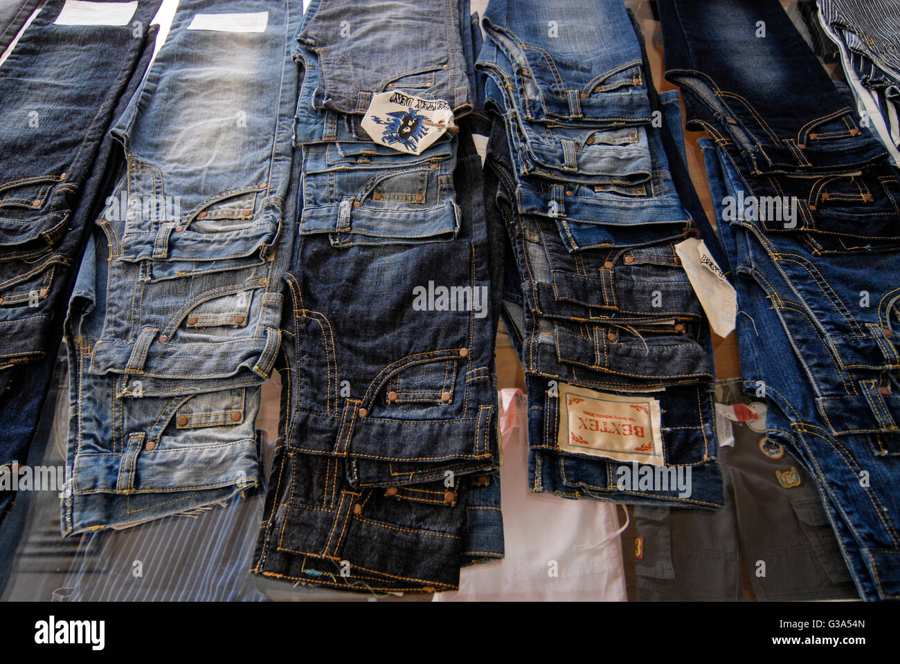 BANGLADESH , Dhaka, apparel industry , Beximco textile factory produce Jeans  for export for western discounter, showroom for clients customer - apparels  knitting garments clothing Denim Stock Photo - Alamy