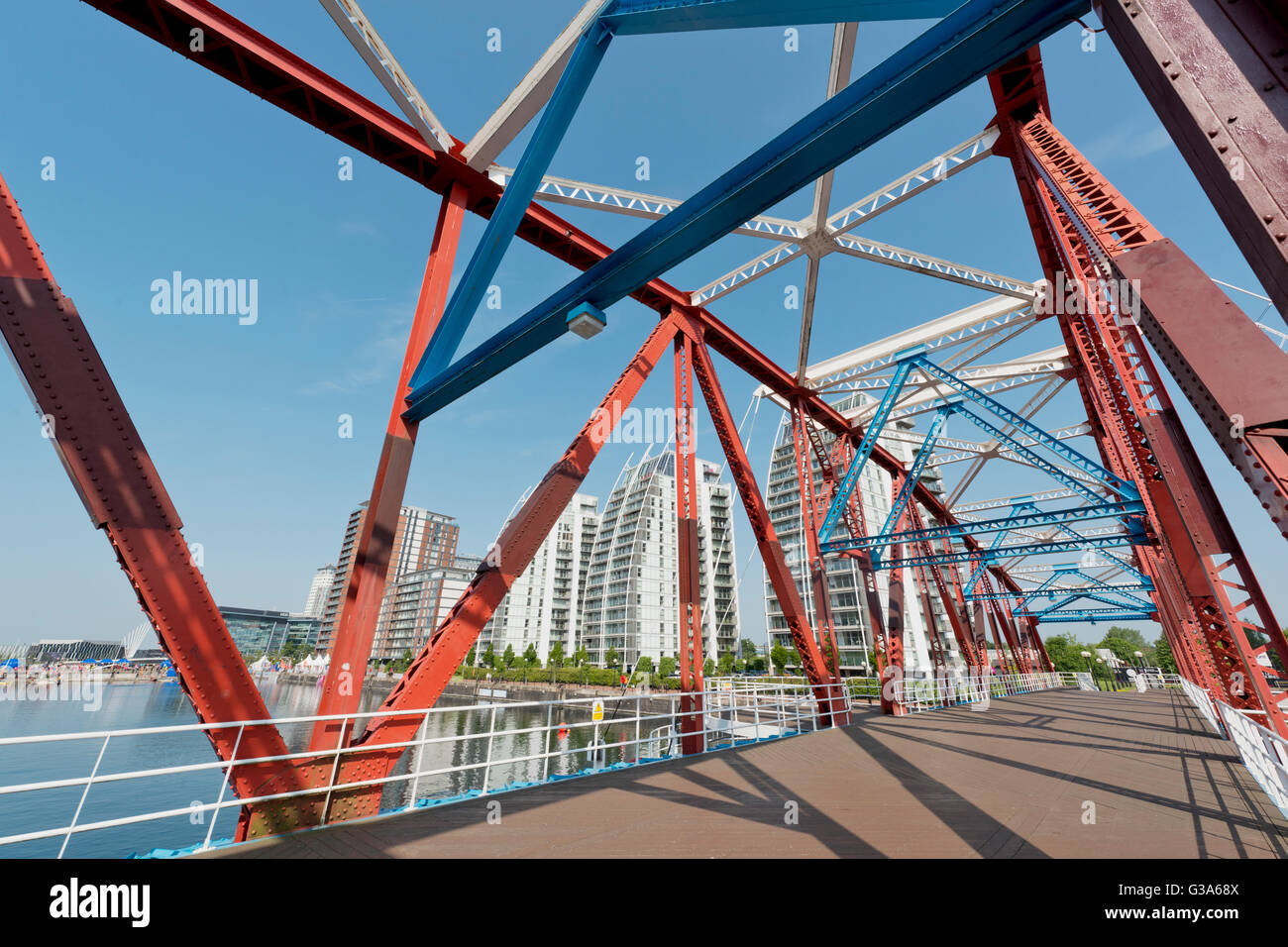 The Detroit Bridge footbridge spans the width of Dock 9 (Huron and Erie Basin) at Salford Quays in Greater Manchester. Stock Photo