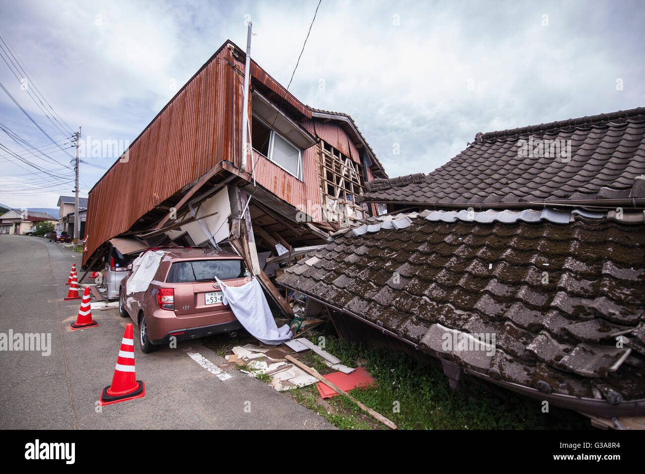 Cars damaged by earthquake hi-res stock photography and images - Alamy