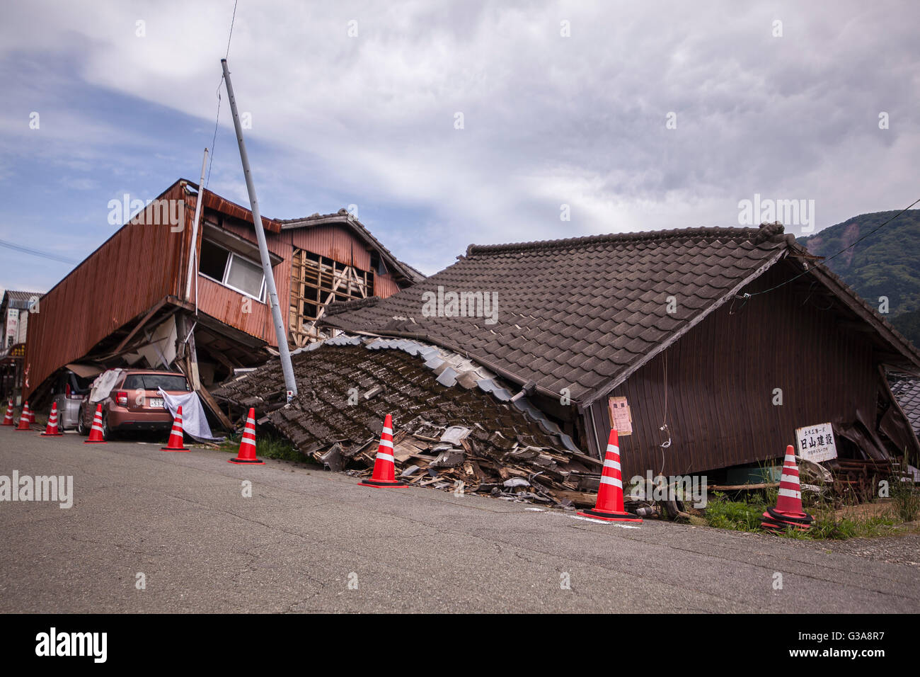 Earthquake aftermath, Collapsed houses and damaged cars, Minamiaso, Kumamoto Stock Photo