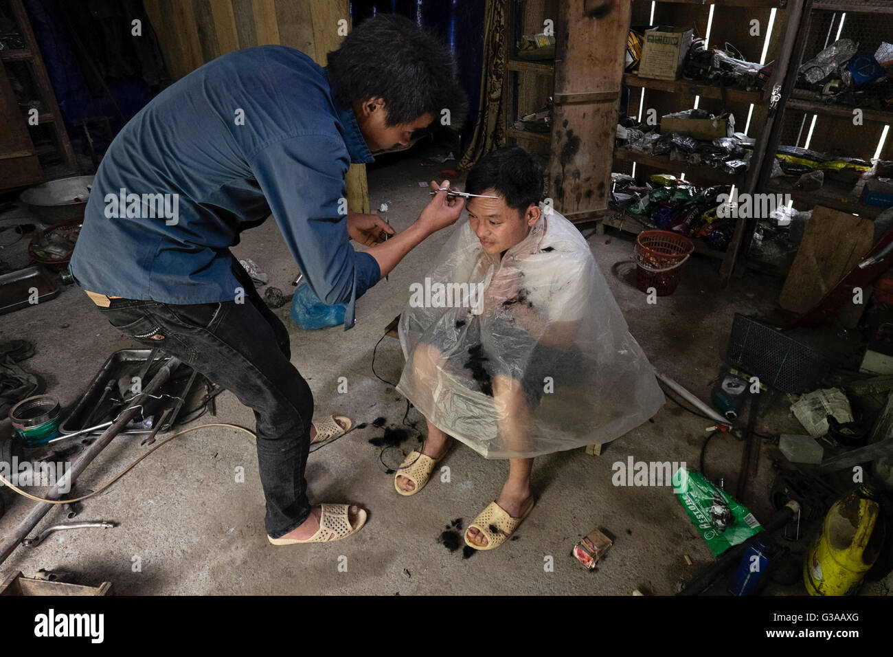 Hairdresser vietnam hi-res stock photography and images - Alamy