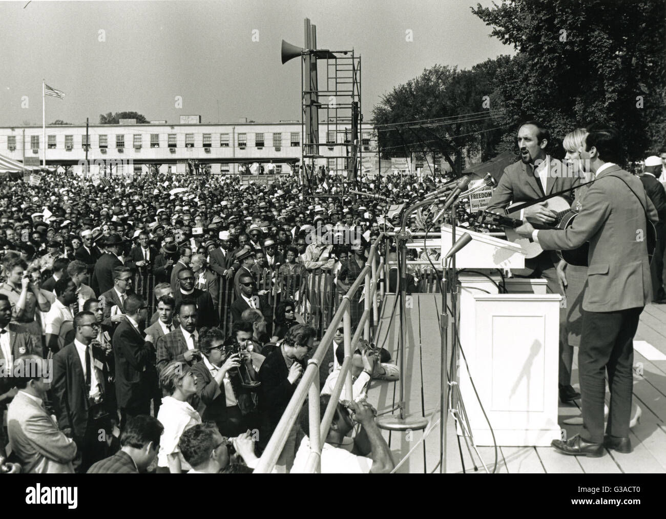 Folk Singers Peter, Paul and Mary perform at the March on Washington,  Left to right: Paul Stookey, Mary Travers and Peter Yarrow. Stock Photo