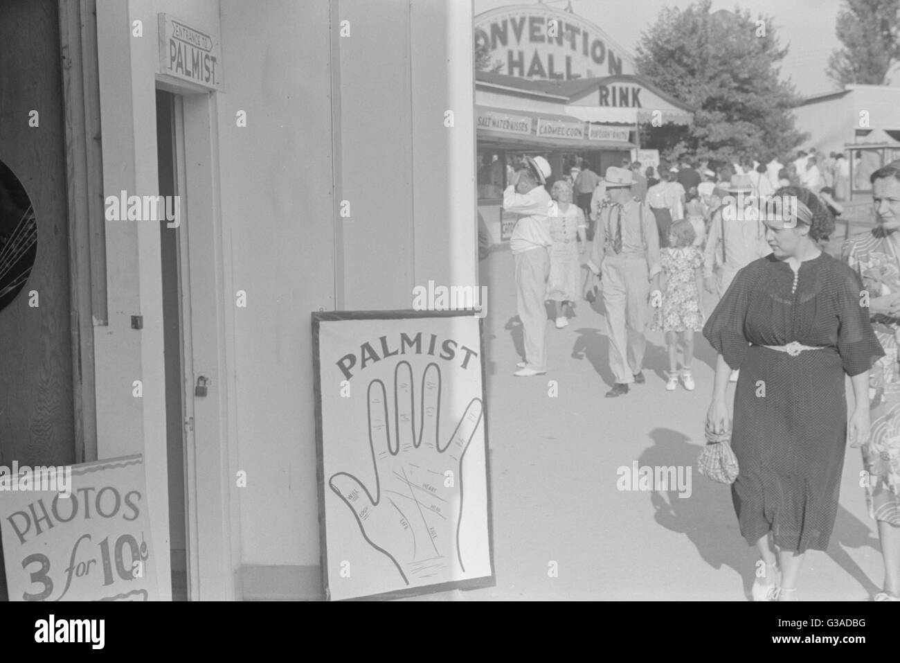 Scene at Buckeye Lake Amusement Park, near Columbus, Ohio (s Stock