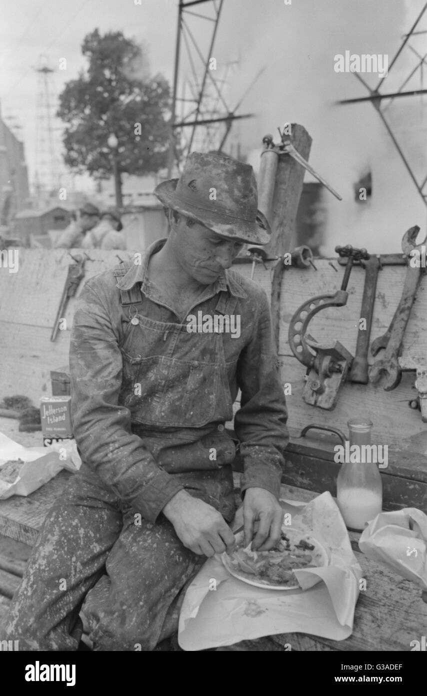 Oil field worker eating lunch, Kilgore, Texas Stock Photo - Alamy