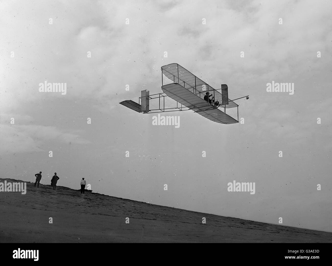 Wilbur wright in glider hi-res stock photography and images - Alamy
