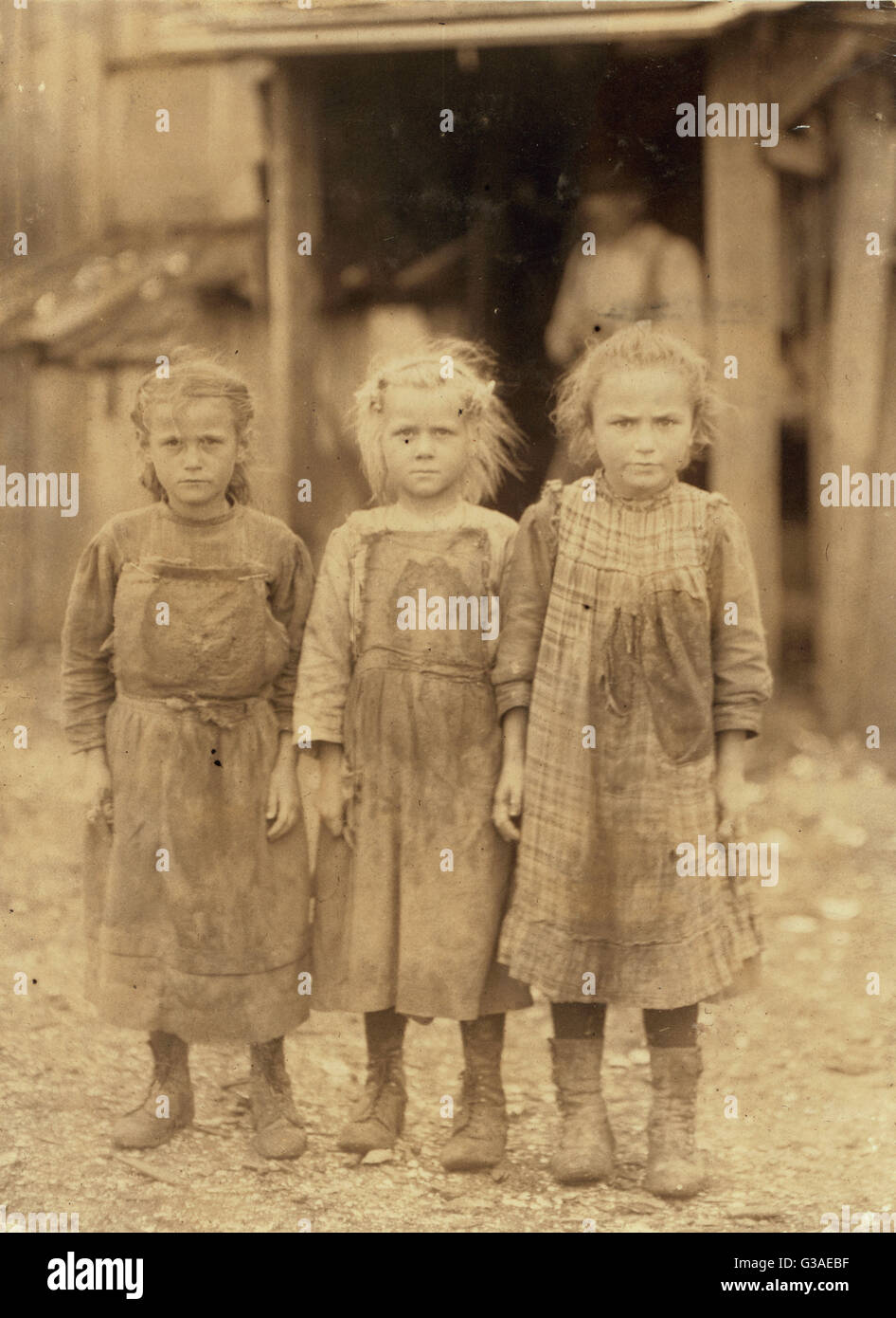 Josie, six year old, Bertha, six years old, Sophie, 10 years old, all shuck regularly. Maggioni Canning Co.  Location: Port Royal, South Carolina. Date 1911 February. Stock Photo