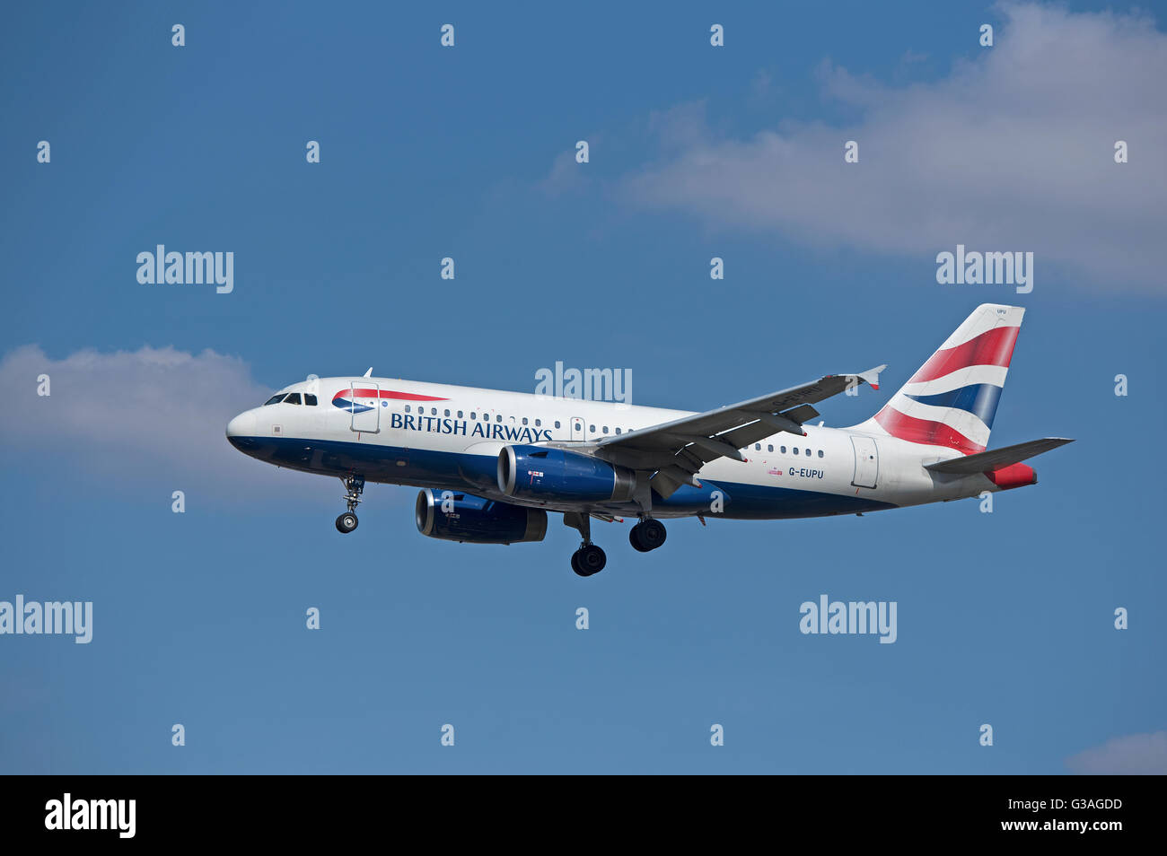British Airways Airbus 319-131 coming in to London Heathrow Airport  SCO 10,408. Stock Photo