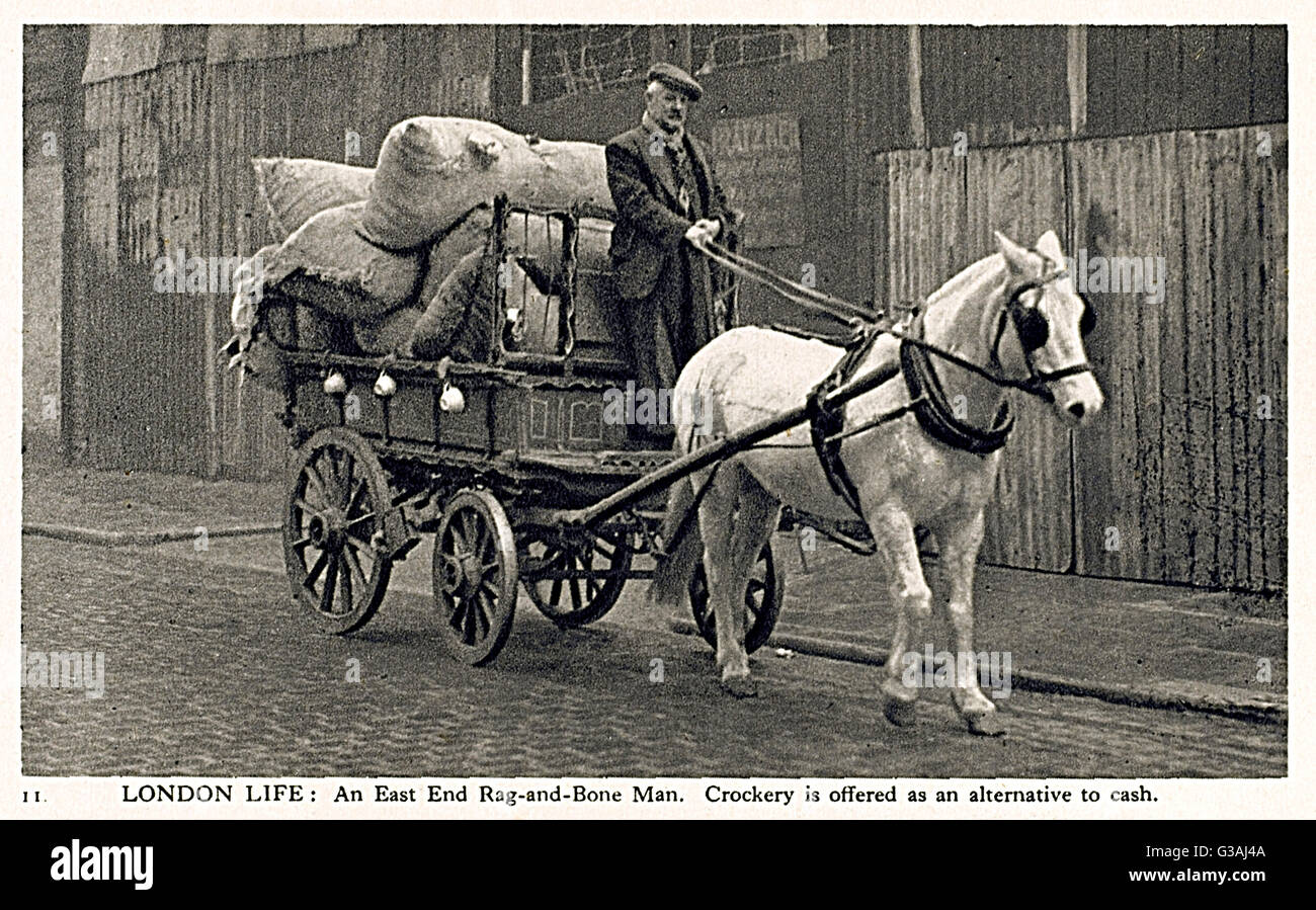 An East End Rag-and-Bone Man with his wagon Stock Photo