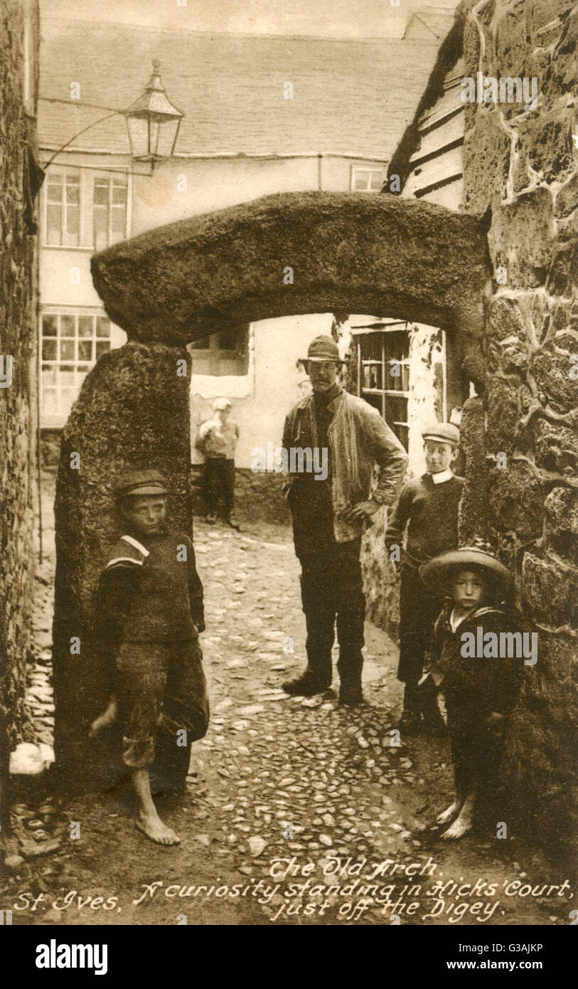 Old Arch Hick #39 s Court off the Digey St Ives Cornwall Stock Photo