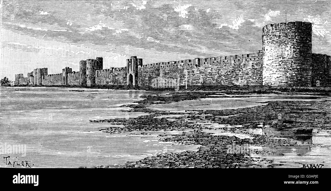 Medieval Rampards Aigues-mortes, France - Medieval ramparts Stock Photo - Alamy