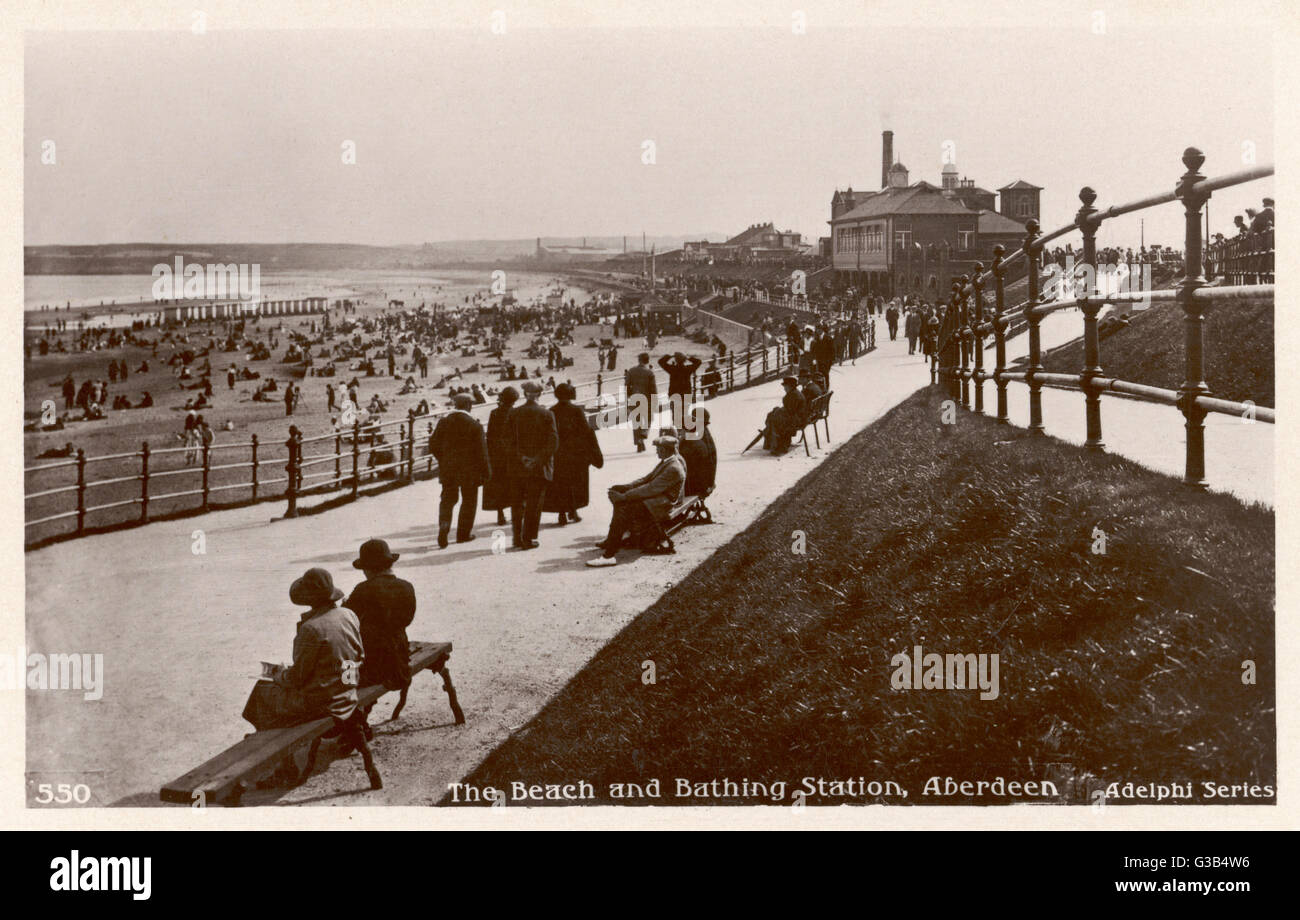 Aberdeen:  beach and bathing station        Date: 1920s? Stock Photo