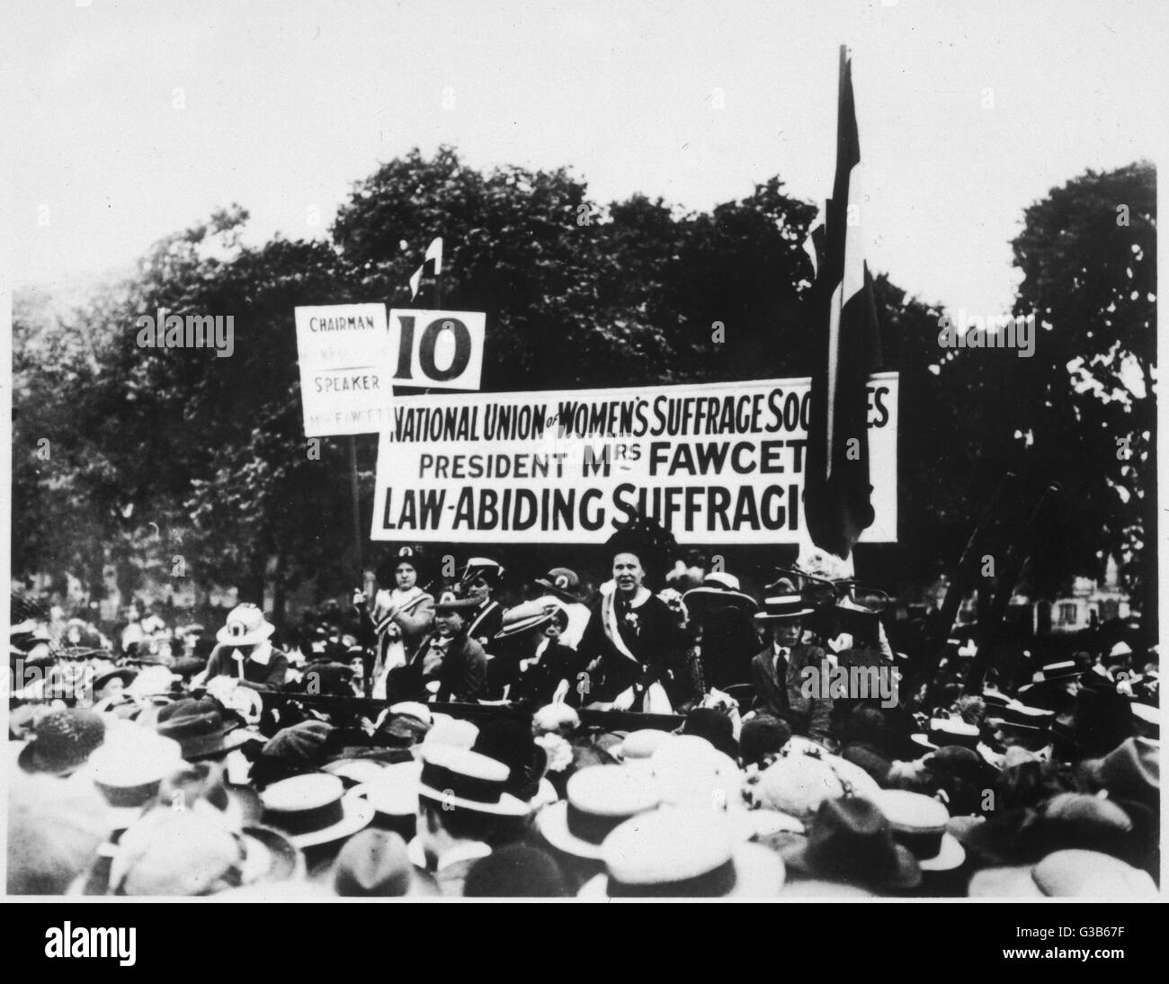 Millicent Garrett Fawcett  speaks at Hyde Park, after  'pilgrimage', on March 26th,  1913       Date: 26th July 1913 Stock Photo