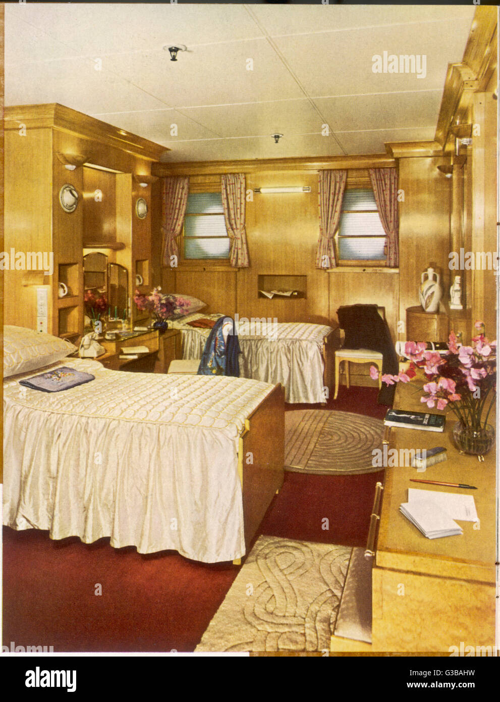 A Queen Mary Stateroom on the ship Stock Photo Alamy