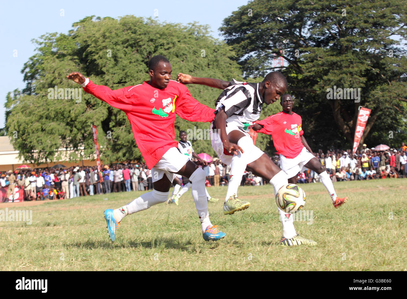 Uganda school players in action during the Uganda Copa Coca-Cola football  championship final in Soroti Stock Photo - Alamy