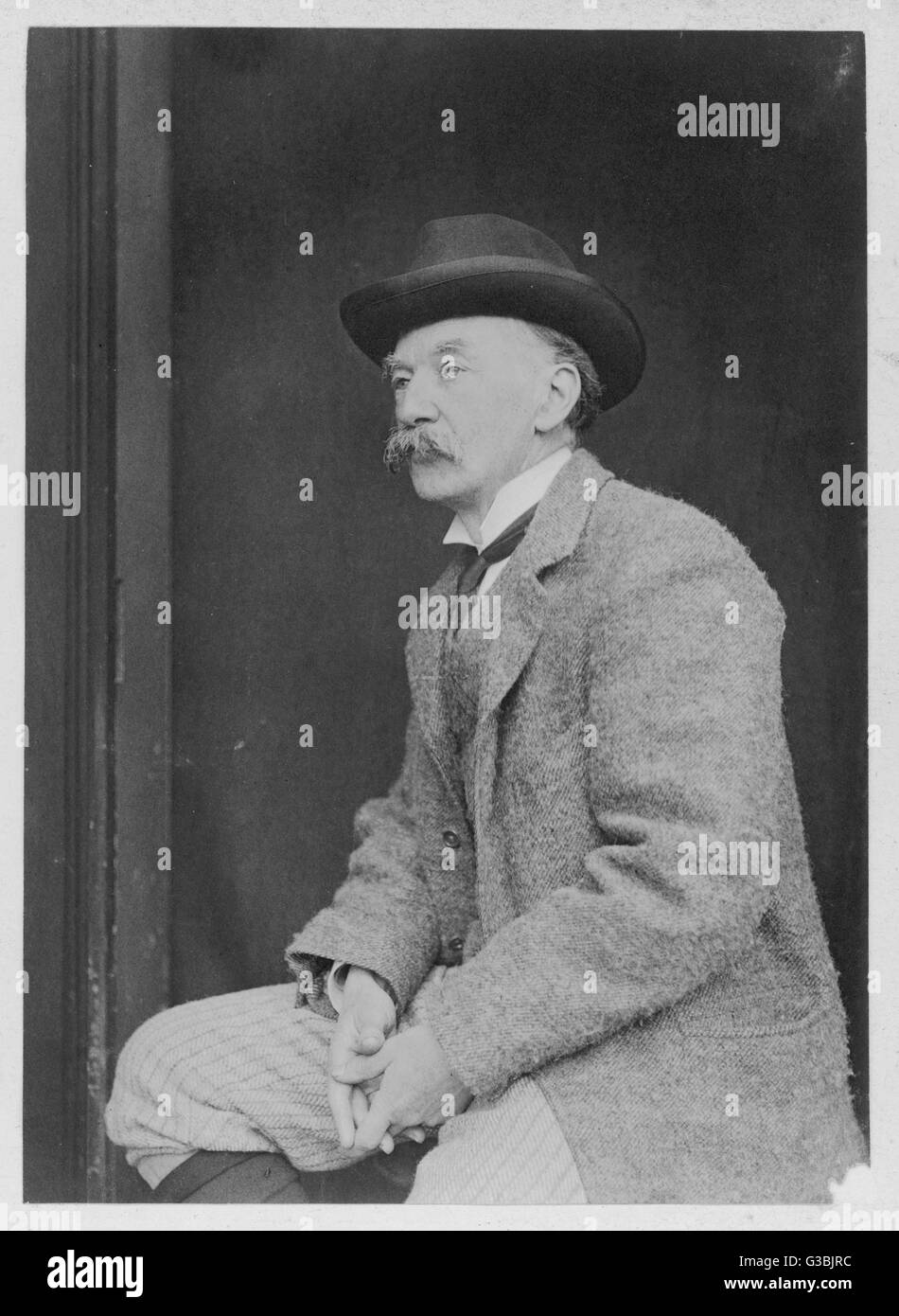 THOMAS HARDY  Thomas Hardy, seated in  profile at his home in Max Gate.      Date: 1848 - 1928 Stock Photo