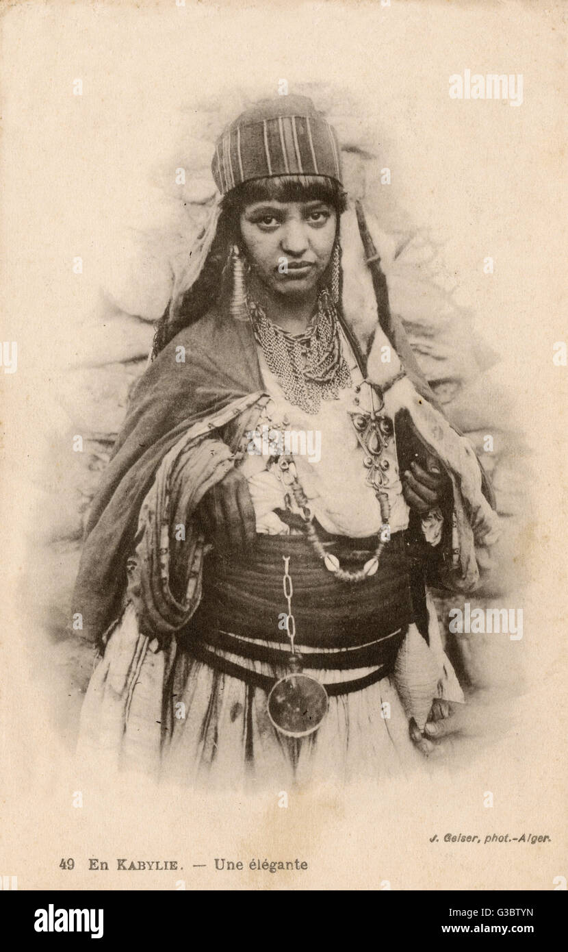 Elegant woman of the Kabyle People - Berbers from North Eastern Algeria ...