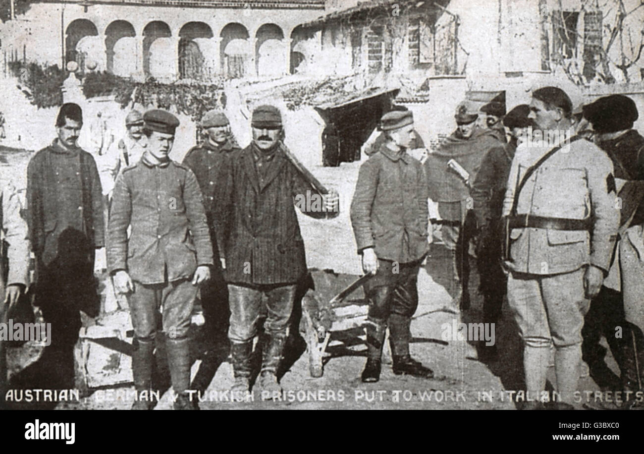 WW1 - Austrian, German and Turkish Prisoners put to work Stock Photo