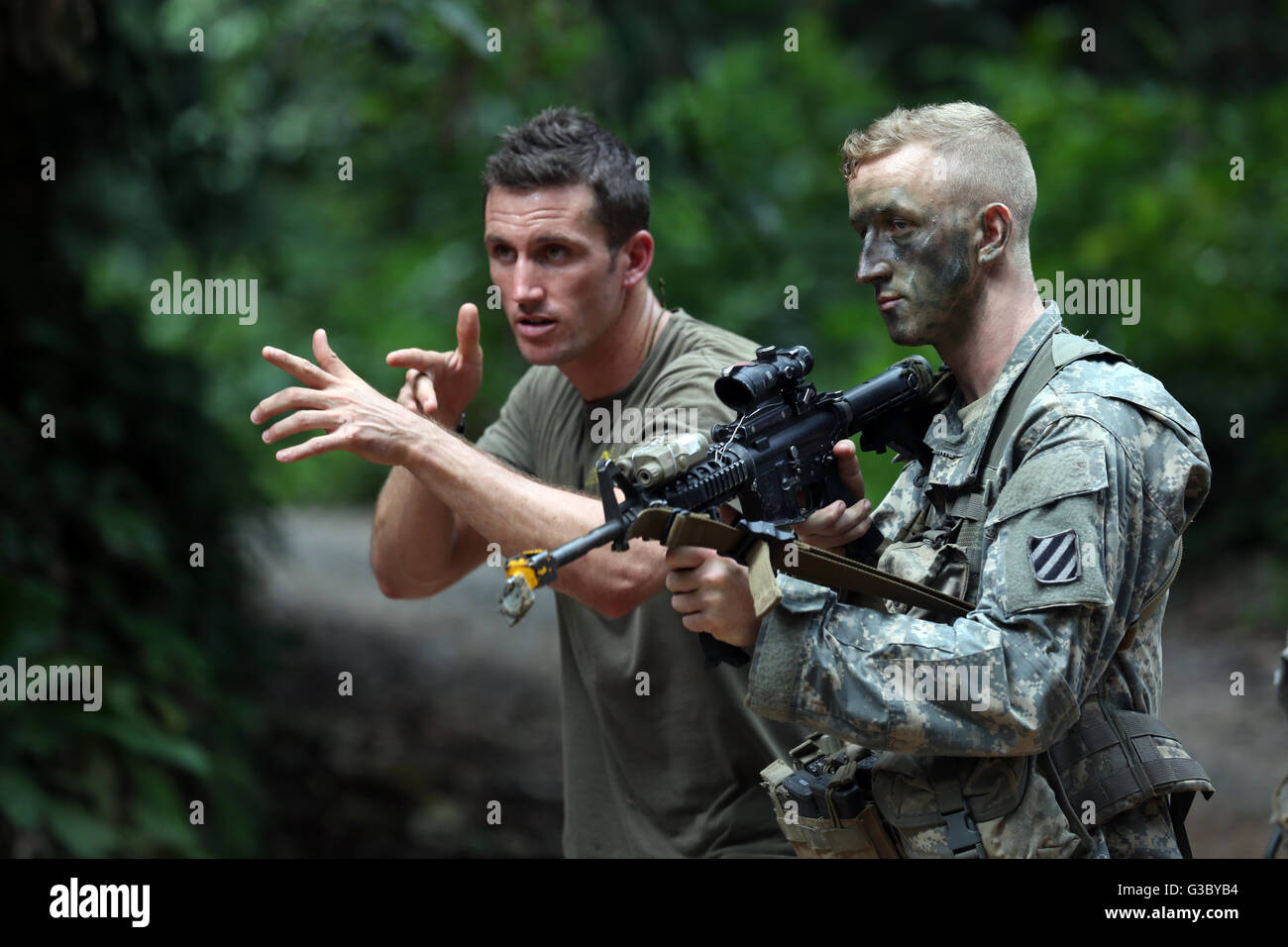 A French soldier teaches a U.S. Army soldier squad movement drills at