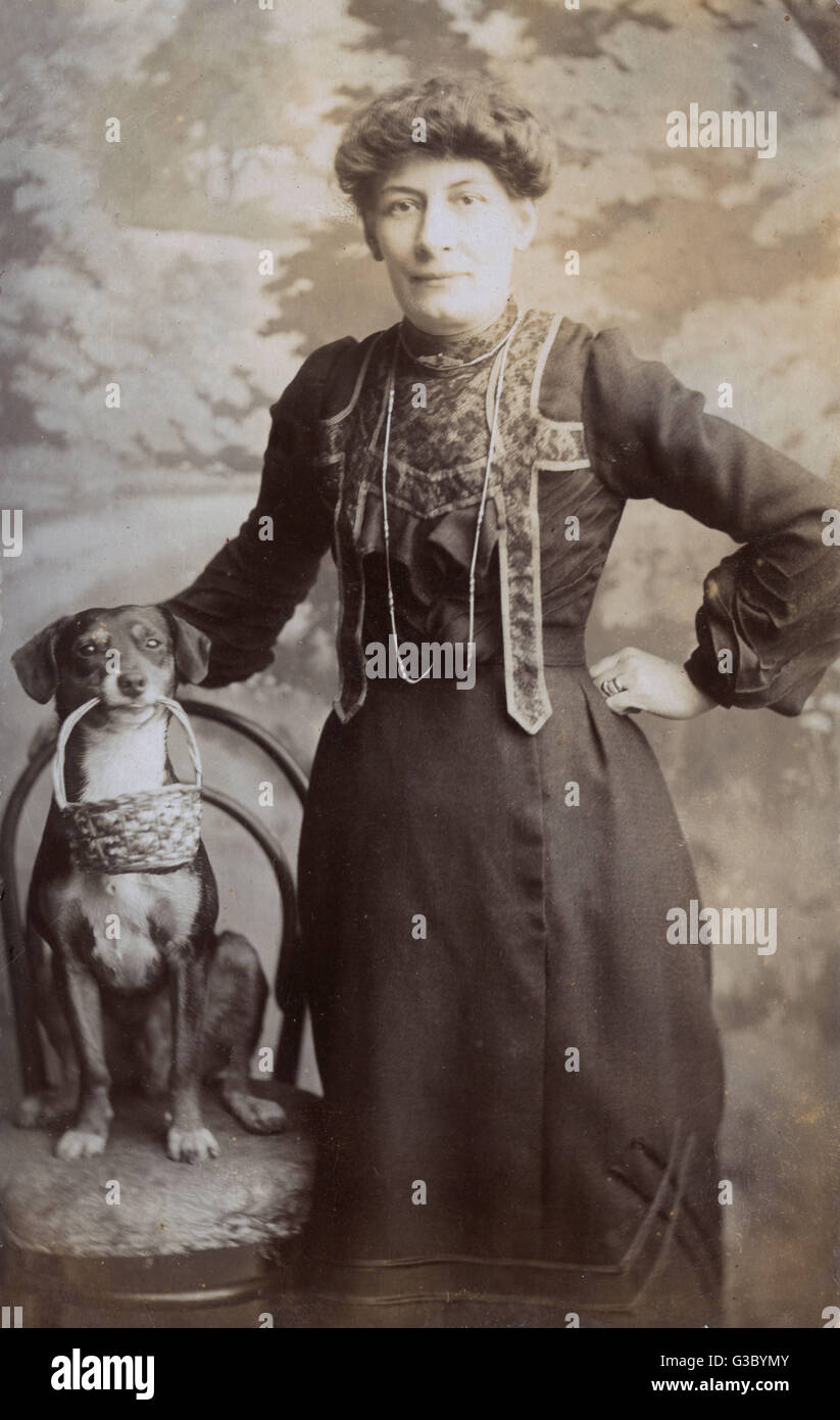 The lady with the little dog hi-res stock photography and images - Alamy