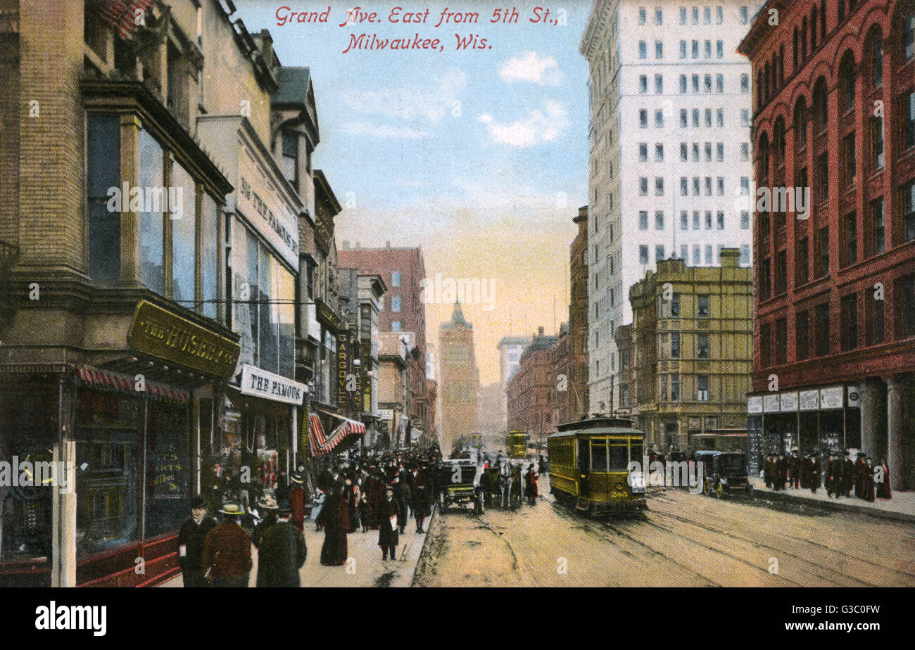 Grand Avenue East (viewed from Fifth Street), Milwaukee, Wisconsin, USA.      Date: circa 1909 Stock Photo