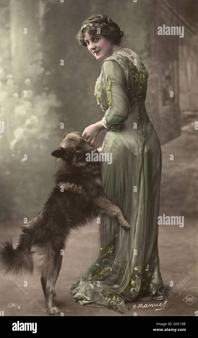 1910s woman hi-res stock photography and images - Alamy