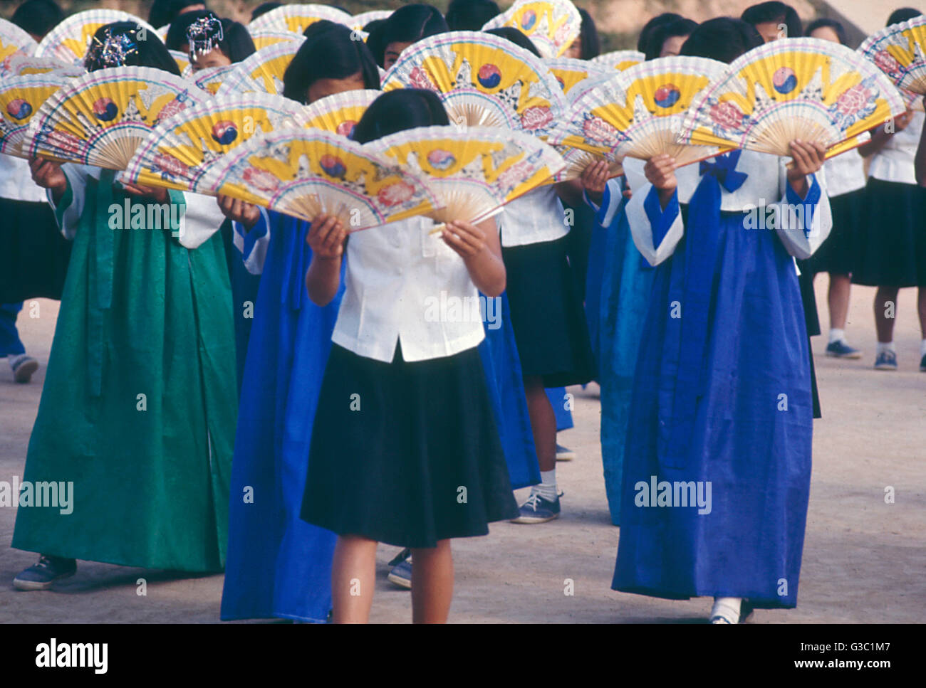 Korean fan dance hi-res stock photography and images - Alamy