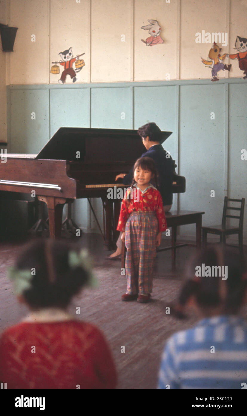 Vintage 1965 BABY PIANO Shanghai China