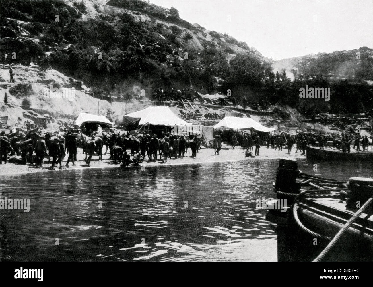 WW1 - The Australian and New Zealand Army Corps (ANZAC), was a First World War army corps of the Mediterranean Expeditionary Force that was formed in Egypt in 1915 and operated during the Battle of Gallipoli. Here the ANZACs are at their landing beach and Stock Photo